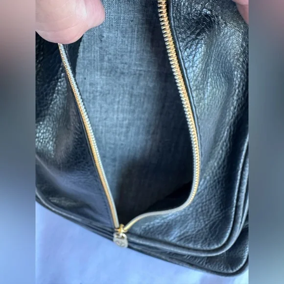 Valentina Made In Italy Black Leather Convertible Sling Bag Backpack - Picture 10 of 16